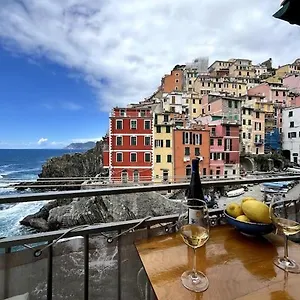 il-mare-in-casa-terrazza-sul-mare.hotelitalianriviera.com/